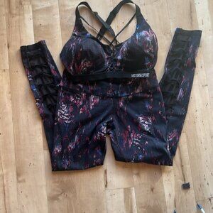 Victoria Sport Knockout Tight + Incredible Sports Bra Set Floral